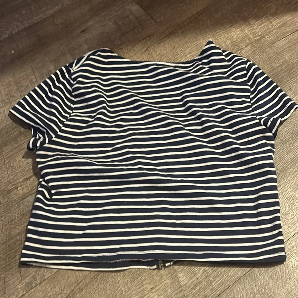 Forever‎ 21 Crop top Size large blue and white striped - Picture 3 of 3